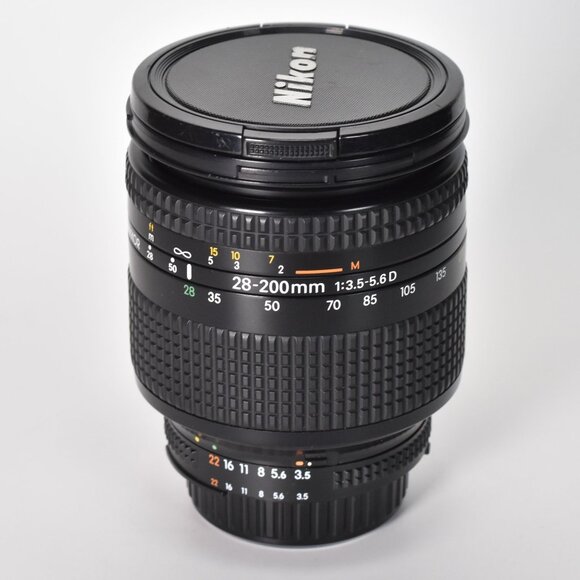 Nikon AF Nikkor 28-200mm f/3.5-5.6 D Wide-Angle Telephoto Zoom Lens MINT - Picture 1 of 8